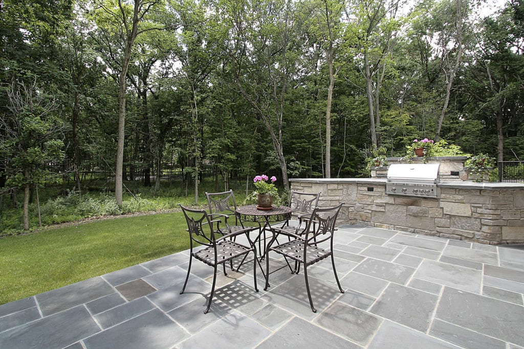 4 Landscape Design Features That Could Best Complement a Bluestone