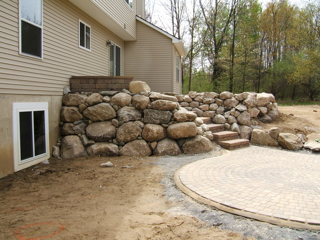 Boulder Retaining Multi-Level Patio