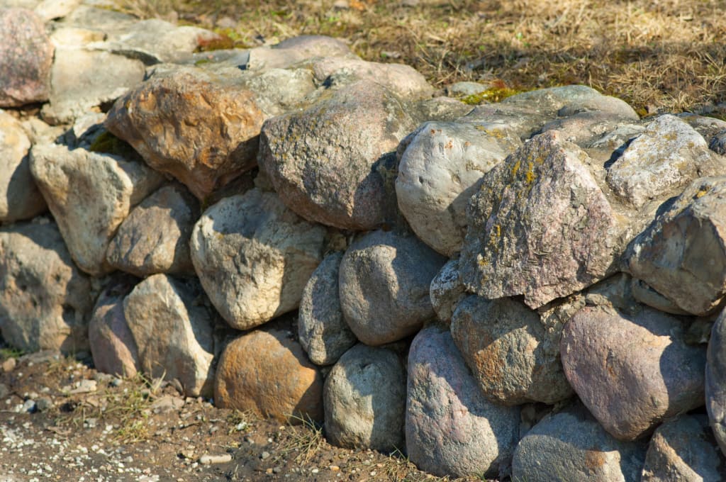 Which Type of Natural Stone is Right for Your Hardscape?