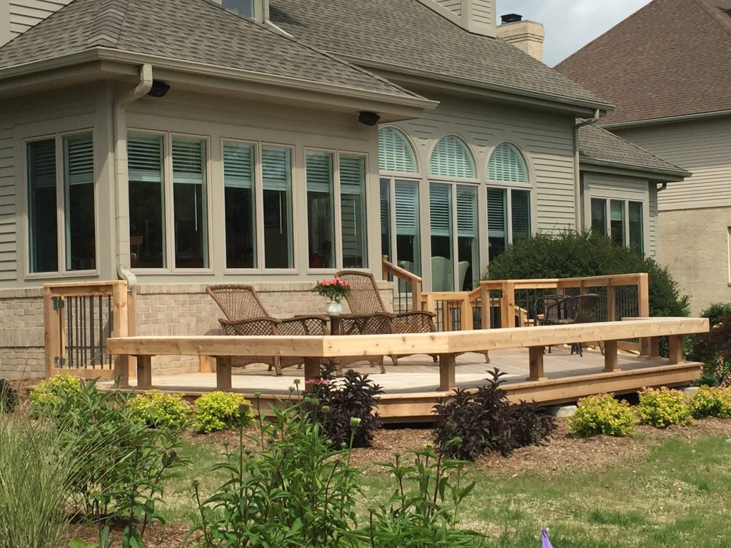 Choosing Between a Deck, a Veranda and a Patio for Your Home