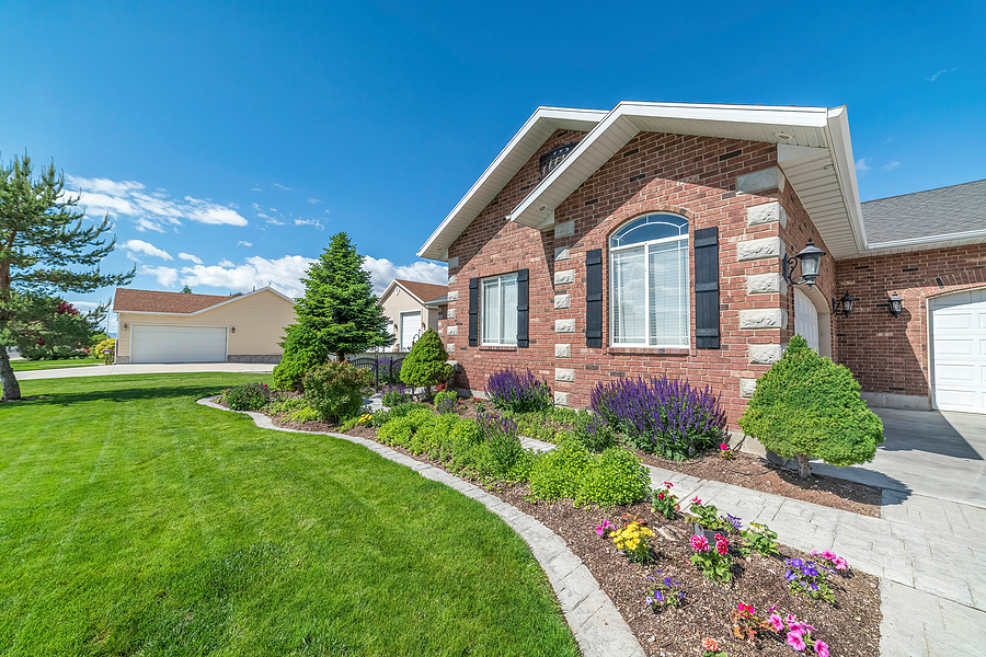 Make the Most of Every Season With Thoughtful Hardscape Design Post Thumbnail